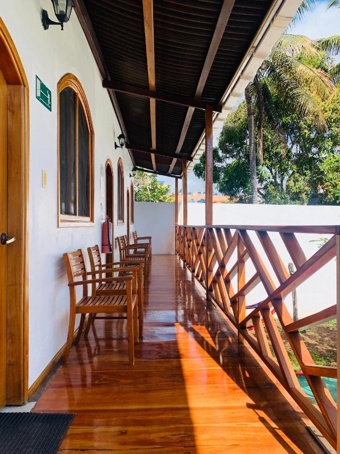 Hostal White House Galapagos Puerto Ayora  Bagian luar foto