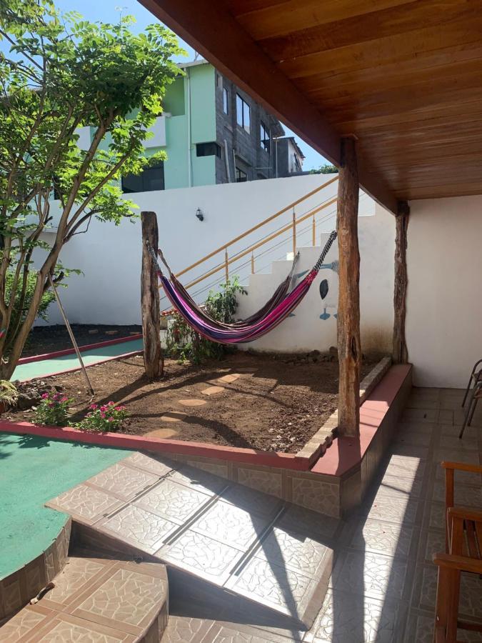 Hostal White House Galapagos Puerto Ayora  Bagian luar foto
