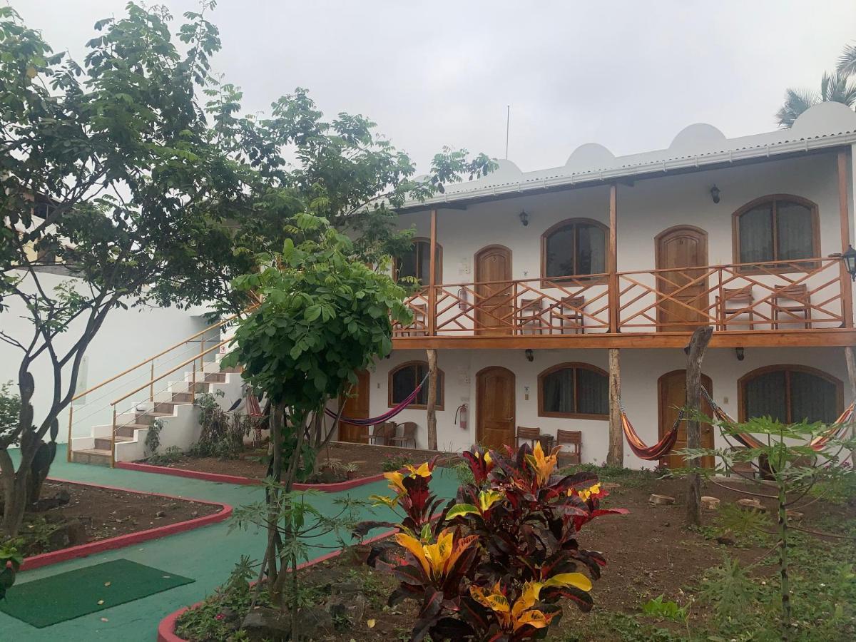 Hostal White House Galapagos Puerto Ayora  Bagian luar foto