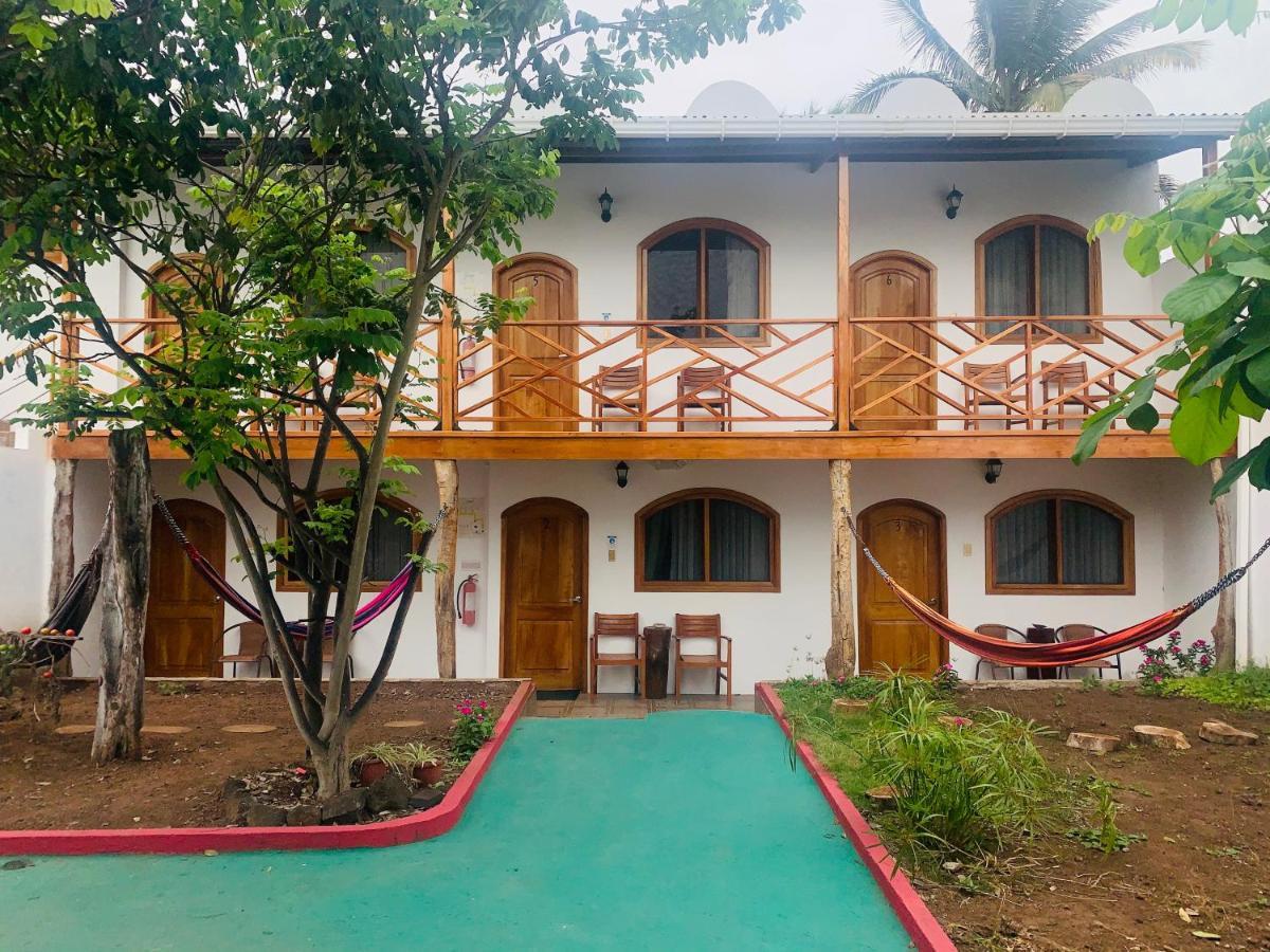 Hostal White House Galapagos Puerto Ayora  Bagian luar foto