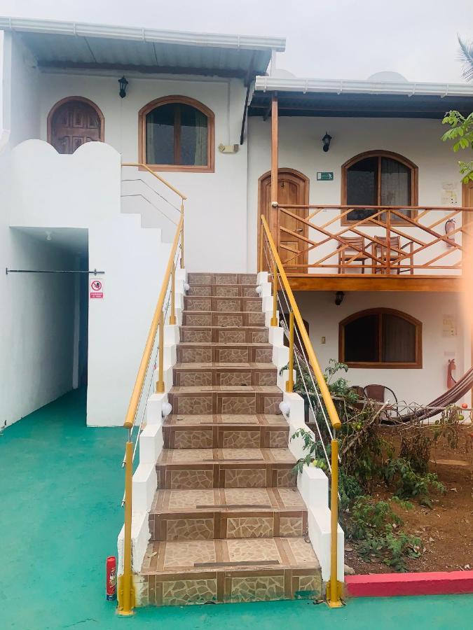 Hostal White House Galapagos Puerto Ayora  Bagian luar foto
