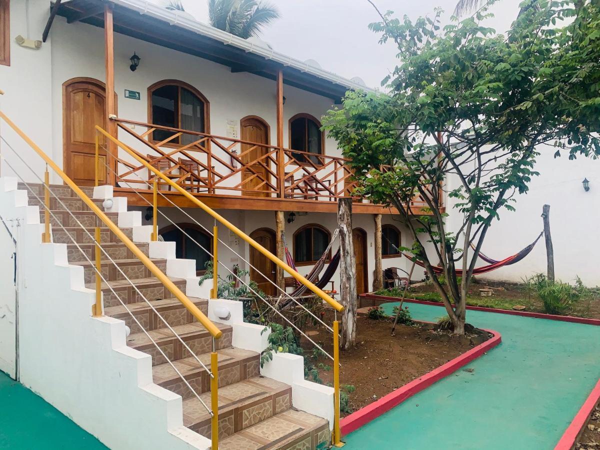 Hostal White House Galapagos Puerto Ayora  Bagian luar foto