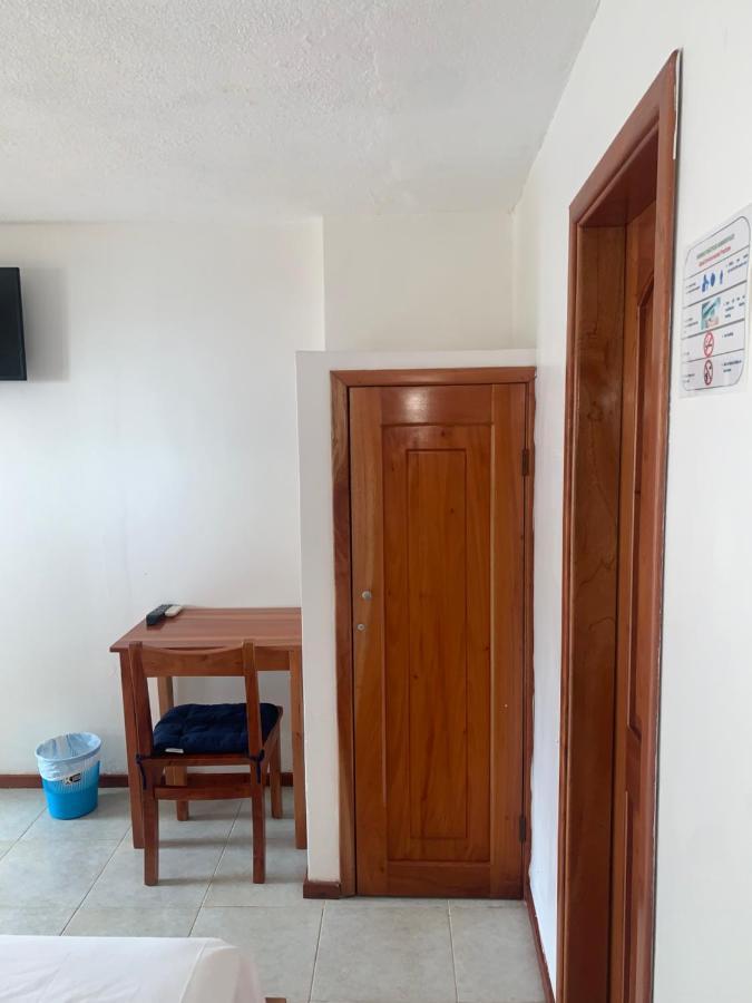 Hostal White House Galapagos Puerto Ayora  Bagian luar foto