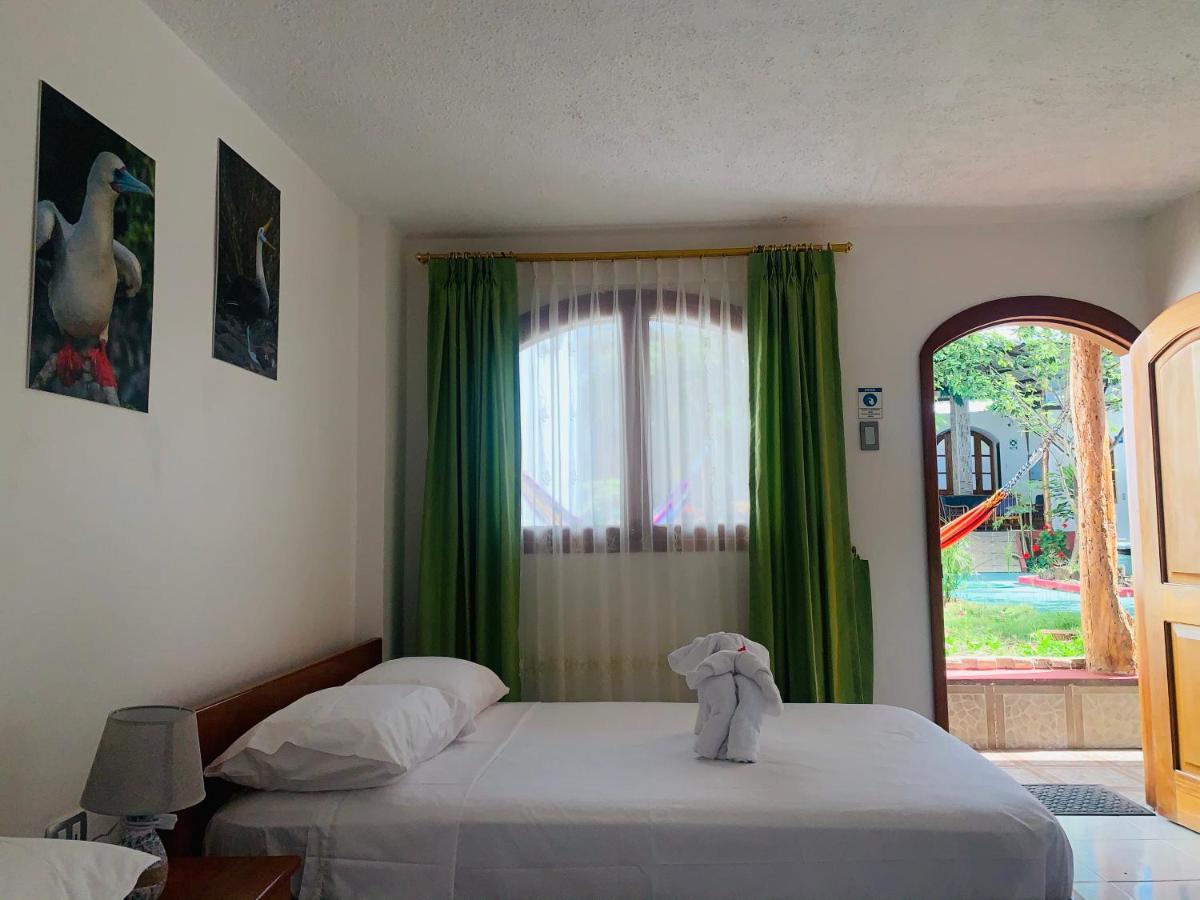 Hostal White House Galapagos Puerto Ayora  Bagian luar foto