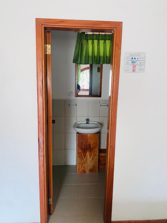 Hostal White House Galapagos Puerto Ayora  Bagian luar foto