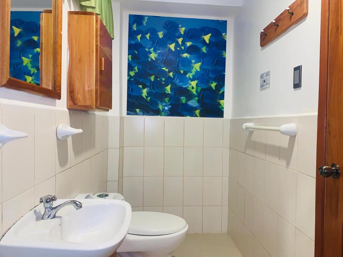 Hostal White House Galapagos Puerto Ayora  Bagian luar foto