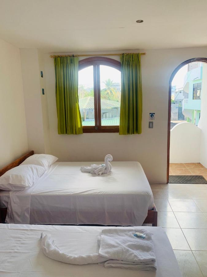 Hostal White House Galapagos Puerto Ayora  Bagian luar foto