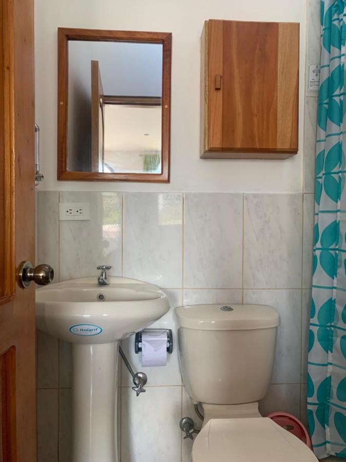 Hostal White House Galapagos Puerto Ayora  Bagian luar foto