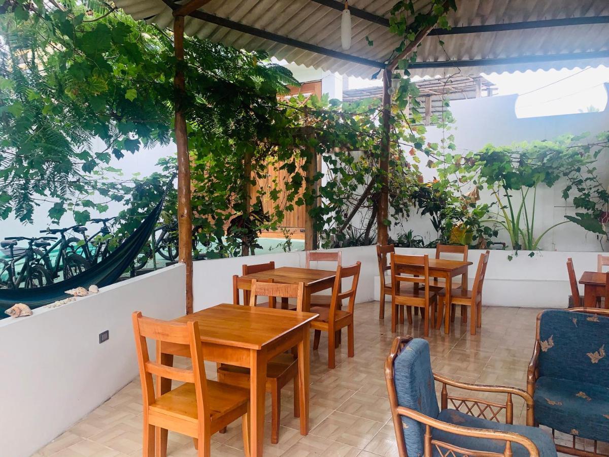 Hostal White House Galapagos Puerto Ayora  Bagian luar foto
