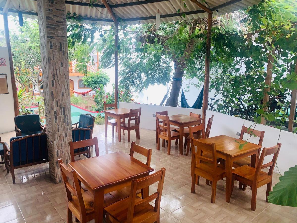 Hostal White House Galapagos Puerto Ayora  Bagian luar foto