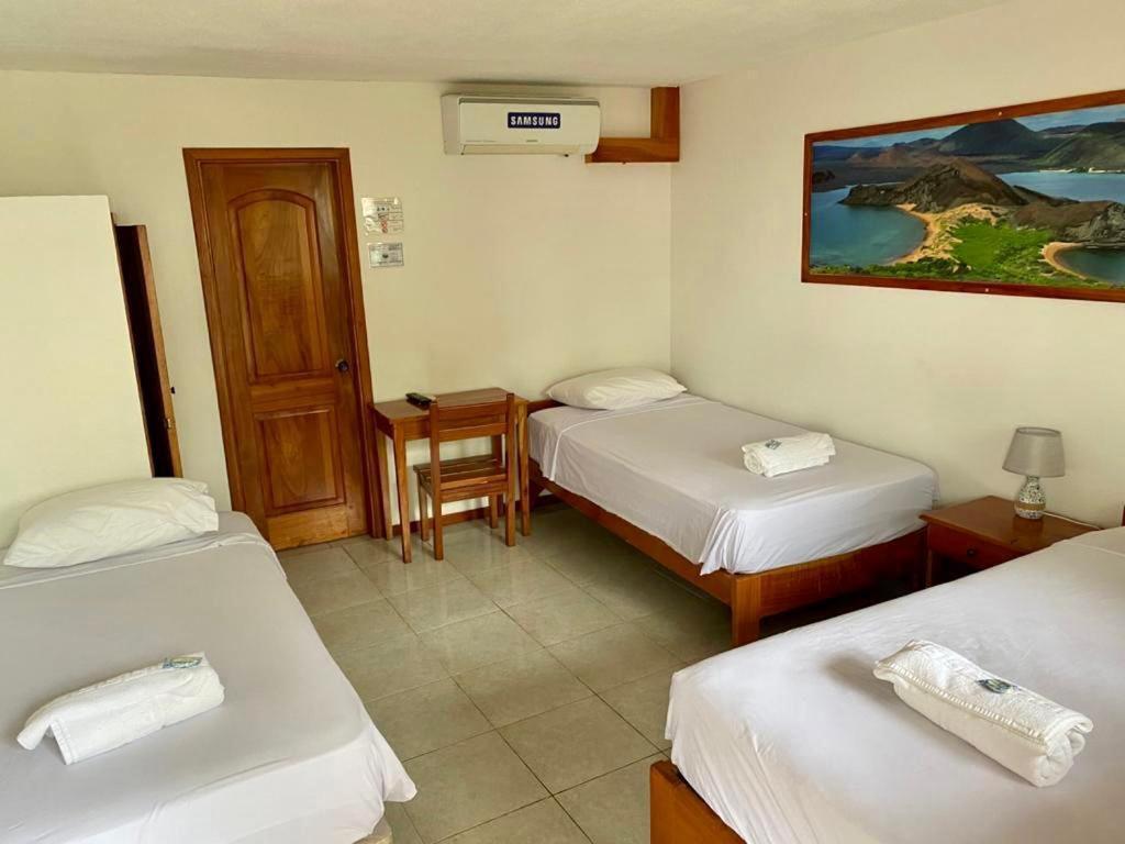 Hostal White House Galapagos Puerto Ayora  Bagian luar foto