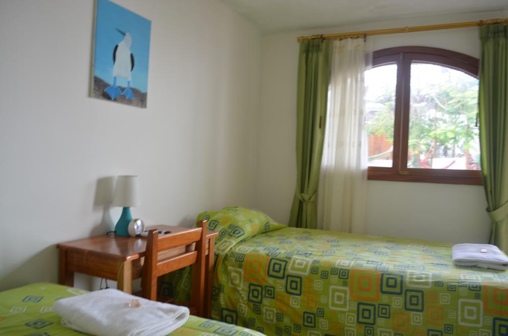 Hostal White House Galapagos Puerto Ayora  Bagian luar foto