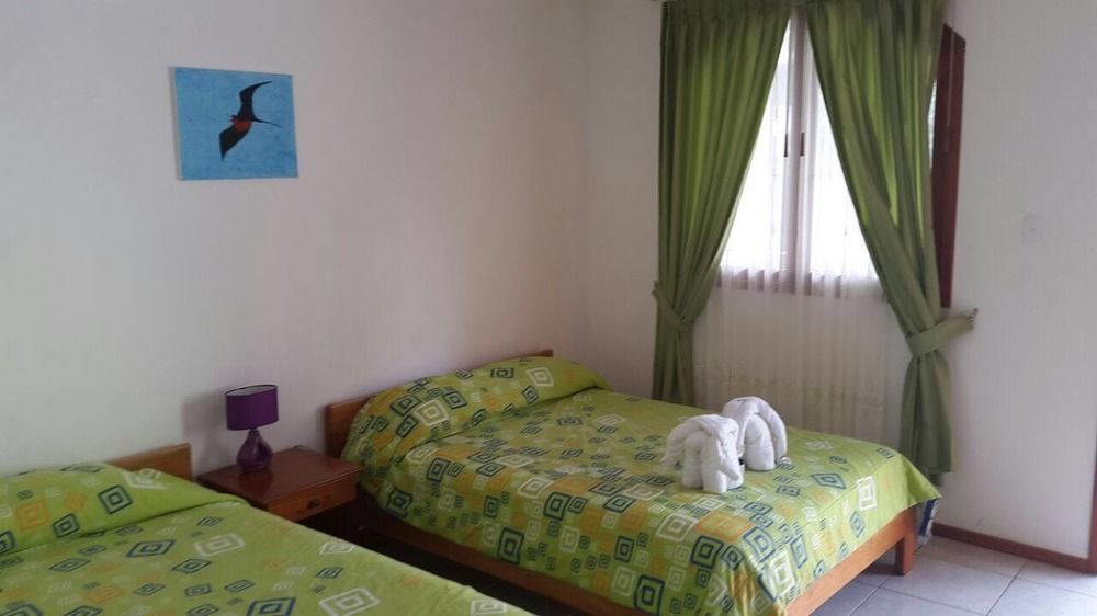 Hostal White House Galapagos Puerto Ayora  Bagian luar foto