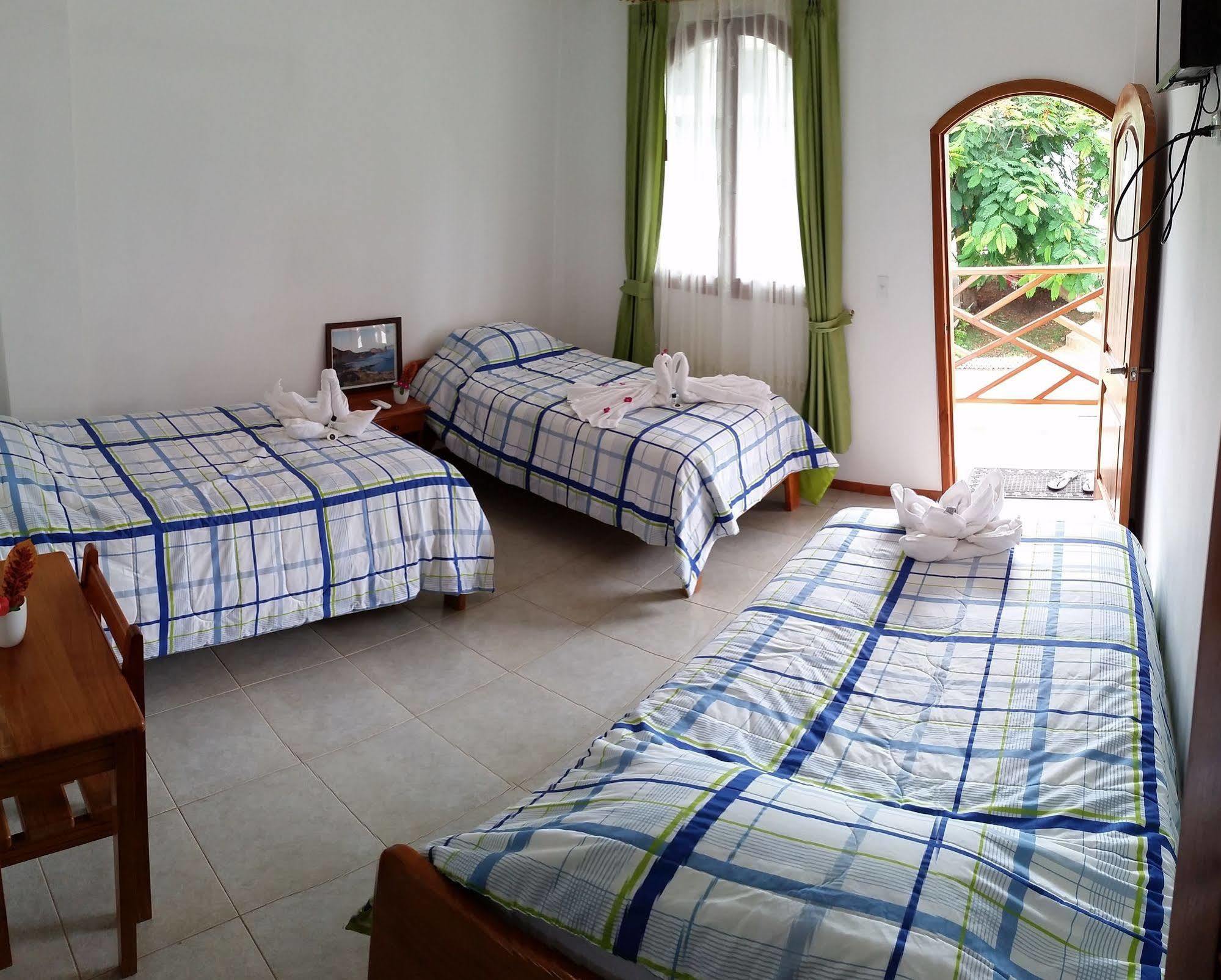 Hostal White House Galapagos Puerto Ayora  Bagian luar foto