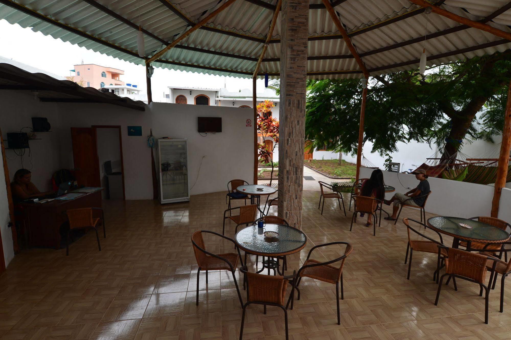 Hostal White House Galapagos Puerto Ayora  Bagian luar foto