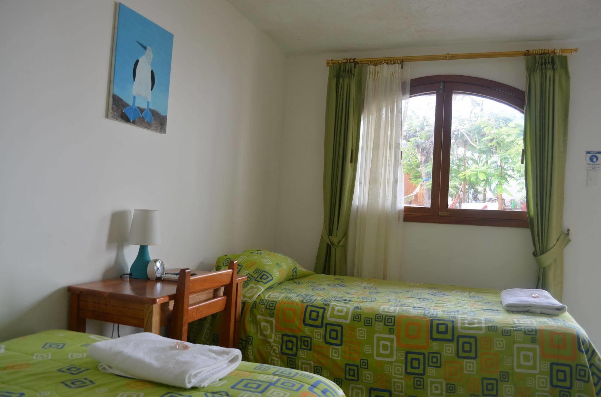 Hostal White House Galapagos Puerto Ayora  Bagian luar foto