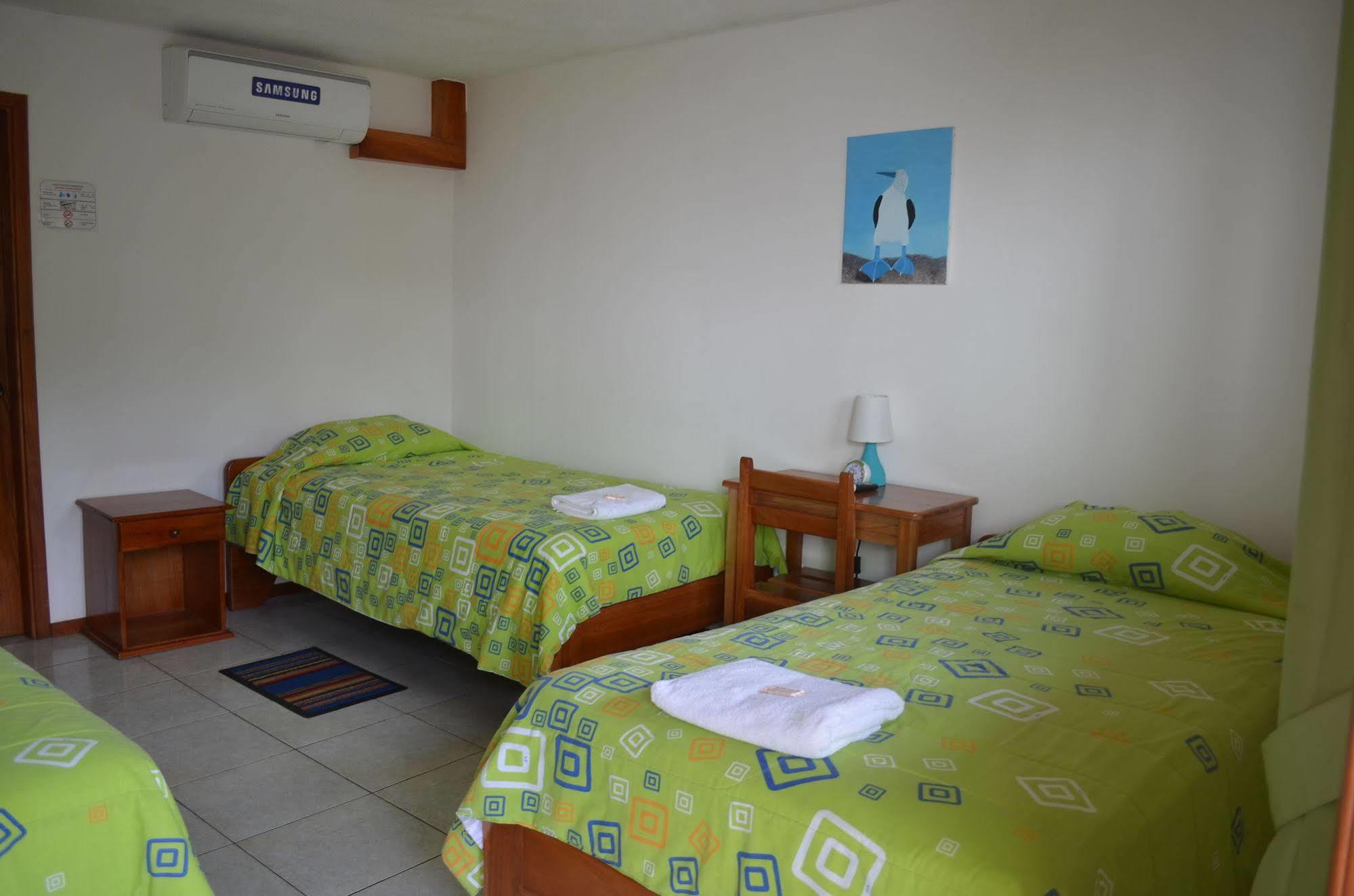 Hostal White House Galapagos Puerto Ayora  Bagian luar foto