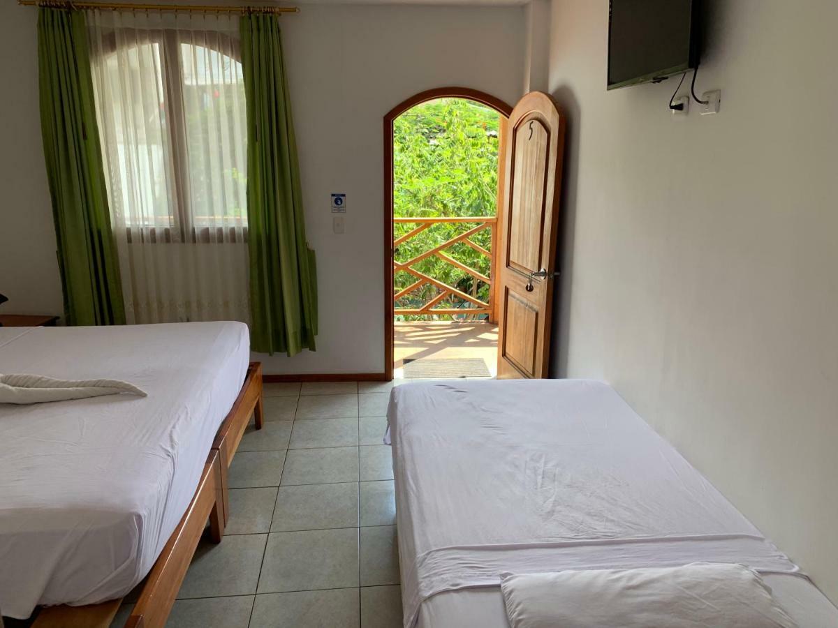 Hostal White House Galapagos Puerto Ayora  Bagian luar foto