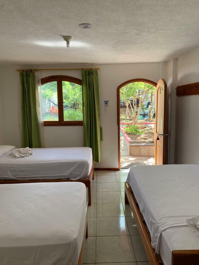 Hostal White House Galapagos Puerto Ayora  Bagian luar foto
