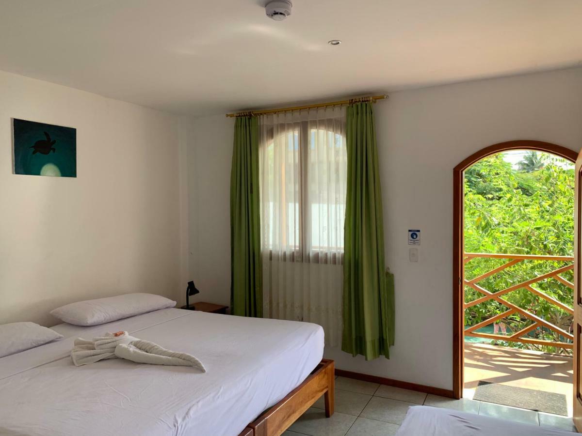 Hostal White House Galapagos Puerto Ayora  Bagian luar foto