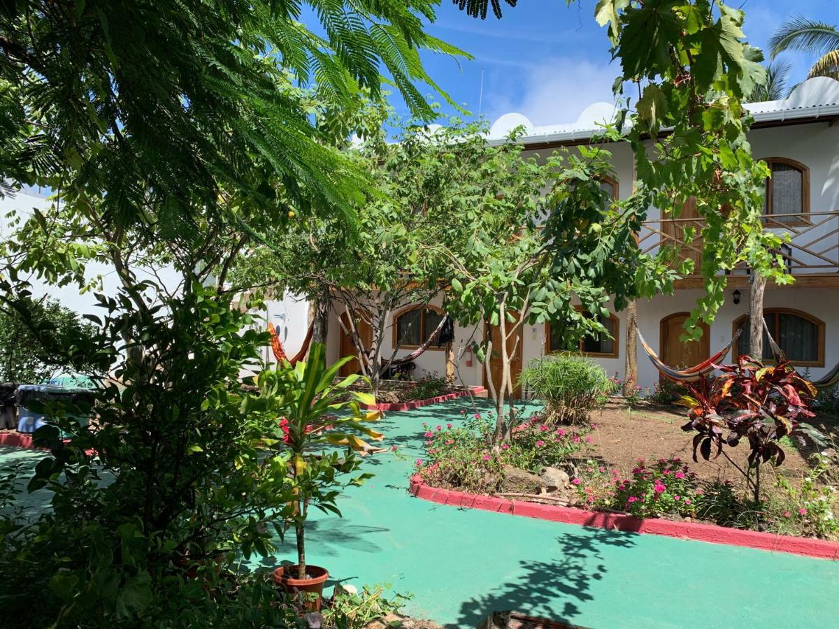 Hostal White House Galapagos Puerto Ayora  Bagian luar foto
